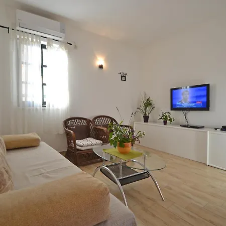 Hébergement de vacances Holiday Branko Sveti Filip i Jakov